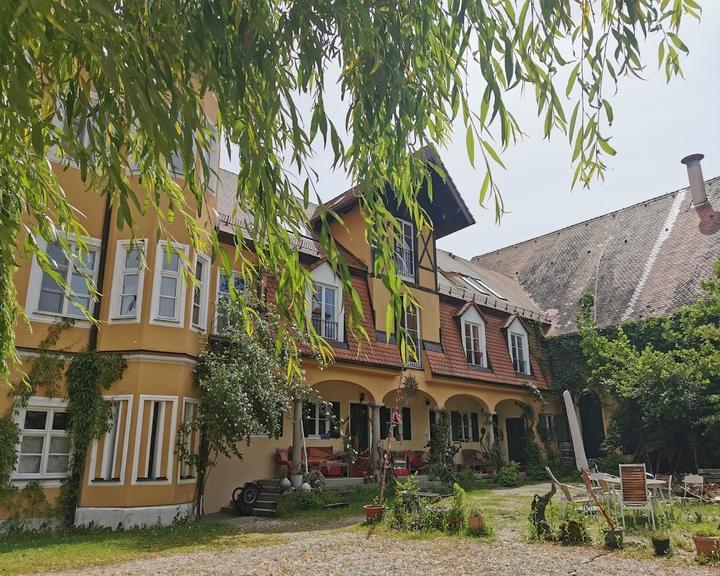 Bio Gasthaus & Biergarten Schloss Blumenthal